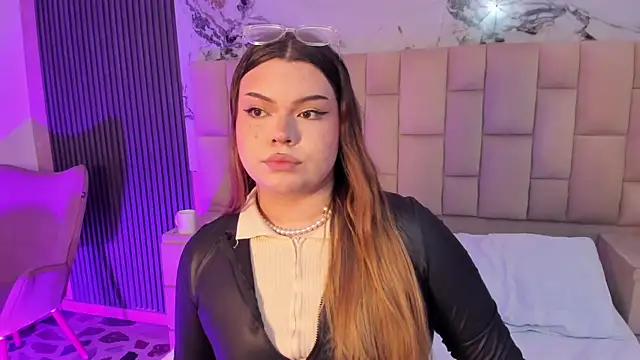 Snapshot of Maxxxine1 chatting on 03-02-26, 10:05 Maxxxine1 online show from 03-02-26, 10:05