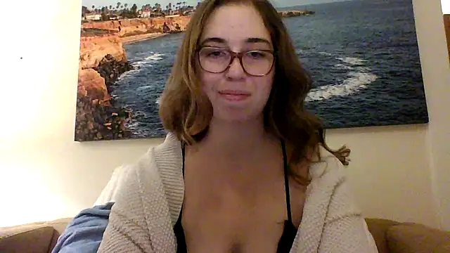 Snapshot of sweetsocalgirl chatting on 11-20-25, 01:28 sweetsocalgirl online show from 11-20-25, 01:28