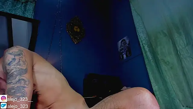 Snapshot of alejo__323__ chatting on 09-16-25, 01:39 alejo 323 online show from 09-16-25, 01:39