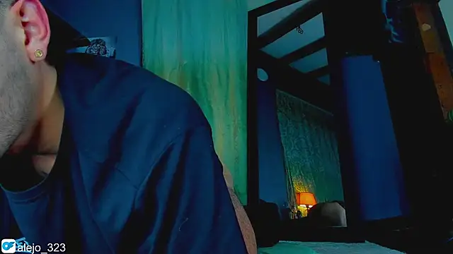 Snapshot of alejo__323__ chatting on 10-17-25, 01:42 alejo 323 online show from 10-17-25, 01:42