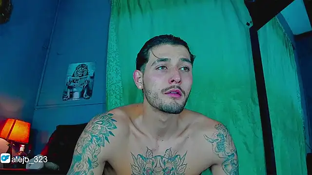 Snapshot of alejo__323__ chatting on 10-28-25, 03:10 alejo 323 online show from 10-28-25, 03:10