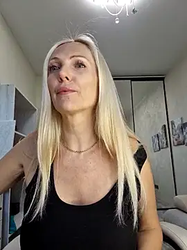 Monna online show from 10-23-25, 01:43