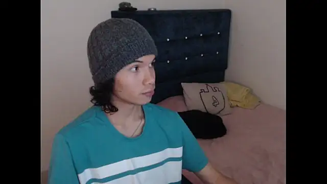 Snapshot of Xoxo_Smiles chatting on 09-19-25, 03:24 Xoxo Smiles online show from 09-19-25, 03:24