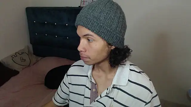 Snapshot of Xoxo_Smiles chatting on 10-28-25, 03:58 Xoxo Smiles online show from 10-28-25, 03:58