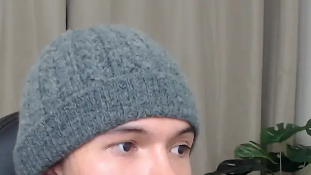 Snapshot of Xoxo_Smiles chatting on 12-19-25, 07:21 Xoxo Smiles online show from 12-19-25, 07:21