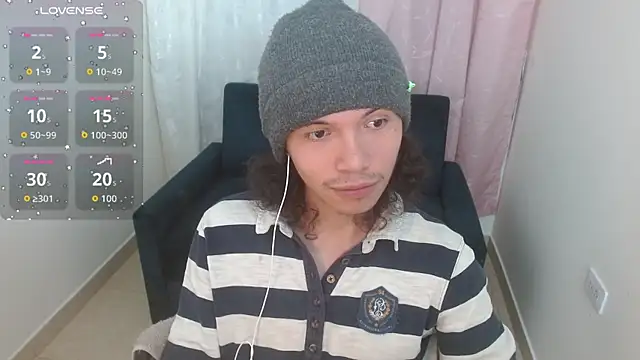 Snapshot of Xoxo_Smiles chatting on 03-25-26, 02:34 Xoxo Smiles online show from 03-25-26, 02:34