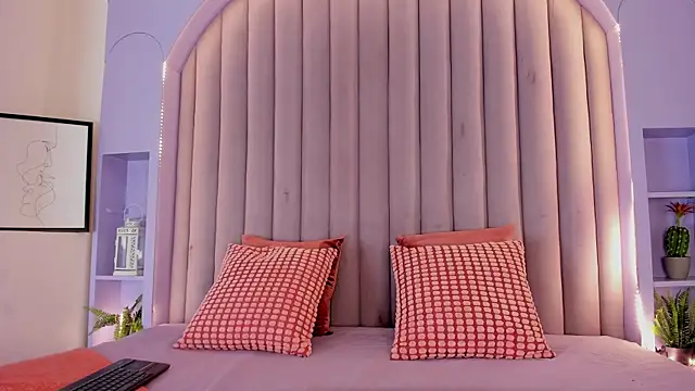 RiriiBrunette   online show from 10-21-25, 07:47