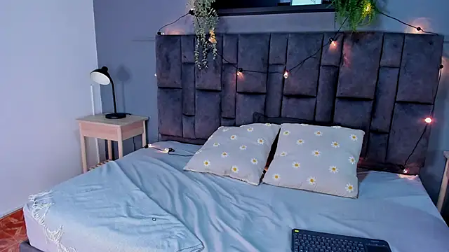 RiriiBrunette   online show from 11-20-25, 07:46