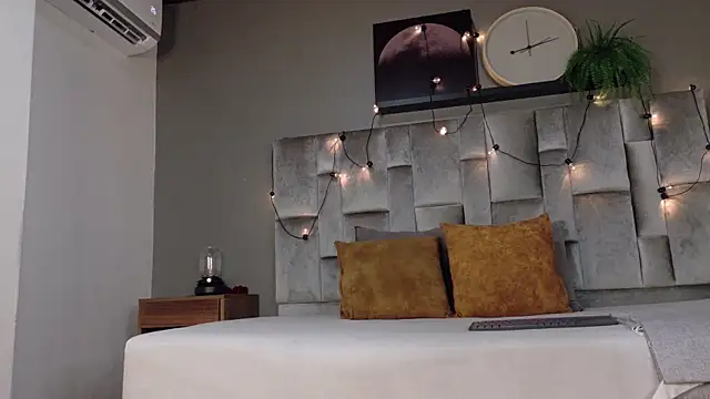 RiriiBrunette   online show from 04-13-26, 07:30