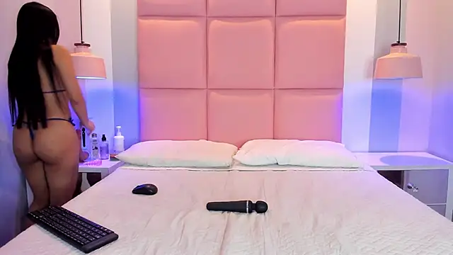 JulianaValencia online show from 11-30-25, 02:32