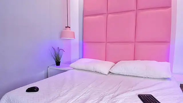 JulianaValencia online show from 03-06-26, 02:30