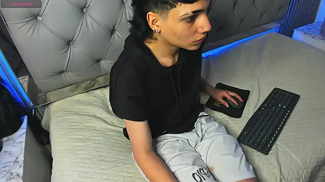 Snapshot of SamBlack_ chatting on 09-21-25, 01:40 SamBlack online show from 09-21-25, 01:40