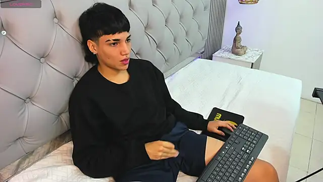 Snapshot of SamBlack_ chatting on 09-21-25, 01:57 SamBlack online show from 09-21-25, 01:57