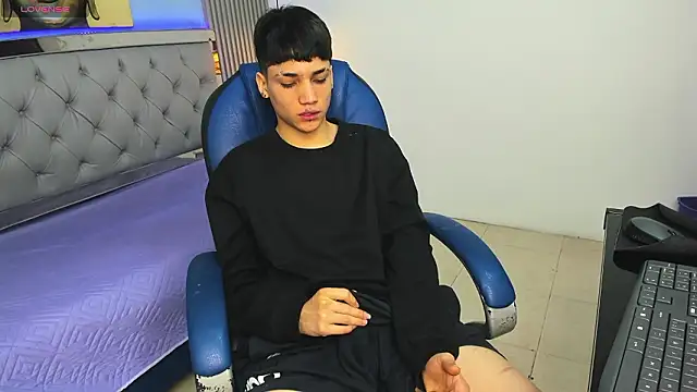 Snapshot of SamBlack_ chatting on 02-05-26, 12:43 SamBlack online show from 02-05-26, 12:43