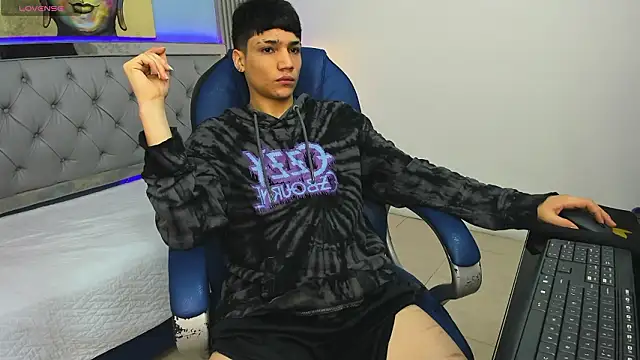 Snapshot of SamBlack_ chatting on 02-10-26, 03:38 SamBlack online show from 02-10-26, 03:38