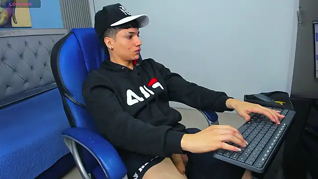 Snapshot of SamBlack_ chatting on 02-14-26, 12:46 SamBlack online show from 02-14-26, 12:46