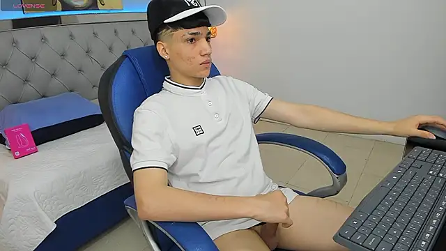 Snapshot of SamBlack_ chatting on 03-12-26, 12:33 SamBlack online show from 03-12-26, 12:33