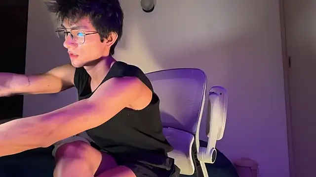 Snapshot of Angel_bunny2 chatting on 09-15-25, 02:11 Angel bunny2 online show from 09-15-25, 02:11