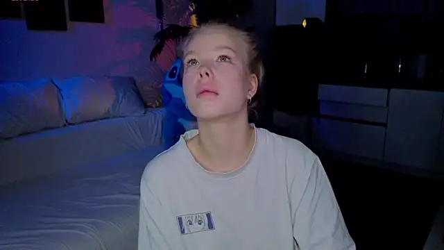 Snapshot of emilyshepar_d chatting on 05-14-26, 01:23 emilyshepar d online show from 05-14-26, 01:23