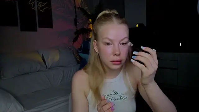 Snapshot of emilyshepar_d chatting on 05-15-26, 02:18 emilyshepar d online show from 05-15-26, 02:18