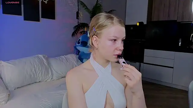 Snapshot of emilyshepar_d chatting on 06-05-26, 02:51 emilyshepar d online show from 06-05-26, 02:51