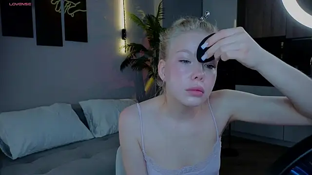 Snapshot of emilyshepar_d chatting on 06-17-26, 02:25 emilyshepar d online show from 06-17-26, 02:25