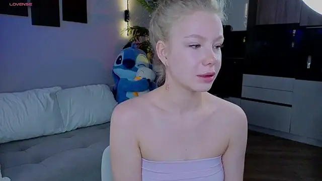 Snapshot of emilyshepar_d chatting on 06-19-26, 02:16 emilyshepar d online show from 06-19-26, 02:16