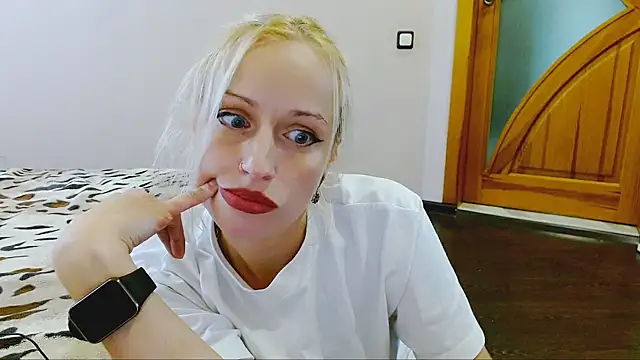 Snapshot of SatinQueen90 chatting on 09-10-25, 11:21 SatinQueen90 online show from 09-10-25, 11:21