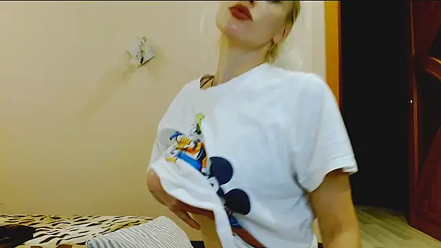 Snapshot of SatinQueen90 chatting on 09-17-25, 05:14 SatinQueen90 online show from 09-17-25, 05:14