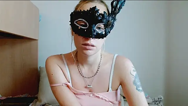 Snapshot of SatinQueen90 chatting on 11-12-25, 08:04 SatinQueen90 online show from 11-12-25, 08:04