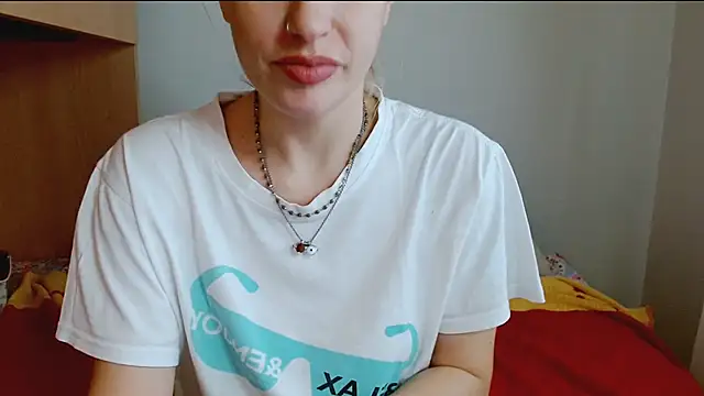 Snapshot of SatinQueen90 chatting on 11-15-25, 10:45 SatinQueen90 online show from 11-15-25, 10:45