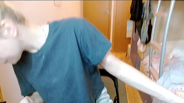 Snapshot of SatinQueen90 chatting on 11-18-25, 05:45 SatinQueen90 online show from 11-18-25, 05:45