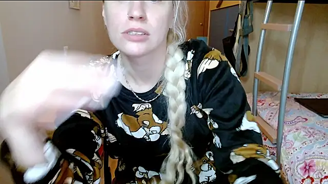 Snapshot of SatinQueen90 chatting on 11-21-25, 08:35 SatinQueen90 online show from 11-21-25, 08:35