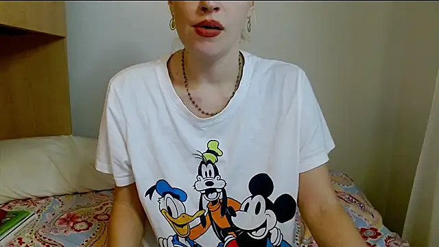 Snapshot of SatinQueen90 chatting on 11-28-25, 09:34 SatinQueen90 online show from 11-28-25, 09:34