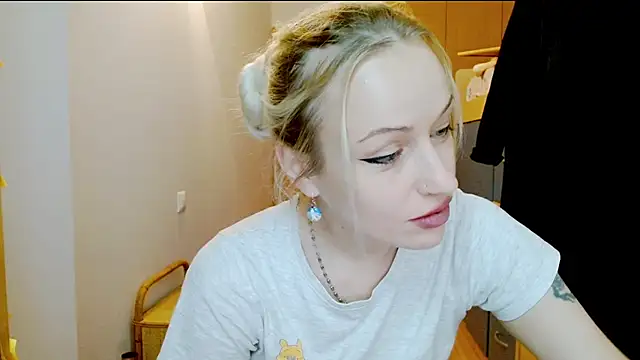 Snapshot of SatinQueen90 chatting on 12-01-25, 09:36 SatinQueen90 online show from 12-01-25, 09:36