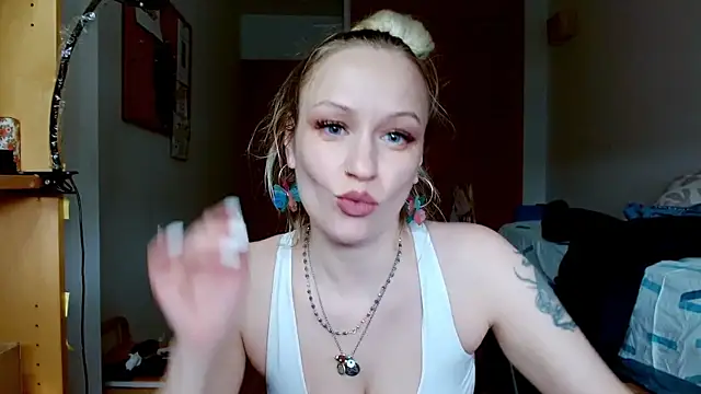 Snapshot of SatinQueen90 chatting on 03-09-26, 12:09 SatinQueen90 online show from 03-09-26, 12:09