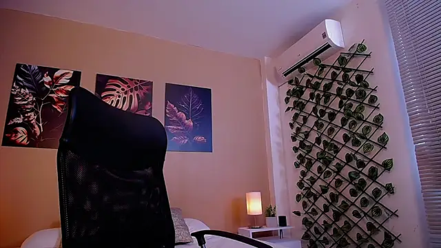 Snapshot of ChristopherBlack_ chatting on 11-05-25, 01:11 ChristopherBlack online show from 11-05-25, 01:11