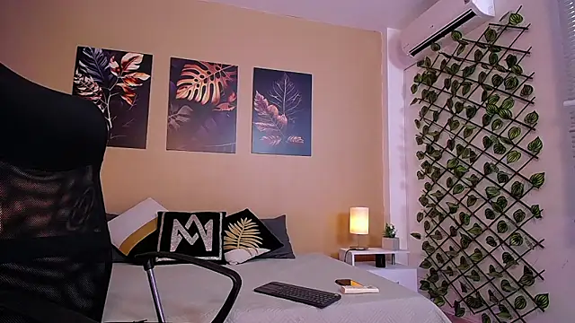 Snapshot of ChristopherBlack_ chatting on 02-19-26, 01:29 ChristopherBlack online show from 02-19-26, 01:29