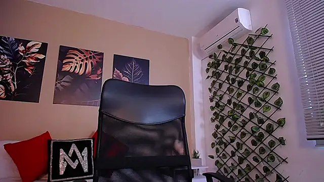 Snapshot of ChristopherBlack_ chatting on 03-09-26, 01:04 ChristopherBlack online show from 03-09-26, 01:04