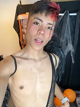 MaxiWildd online show from 10-31-25, 01:45