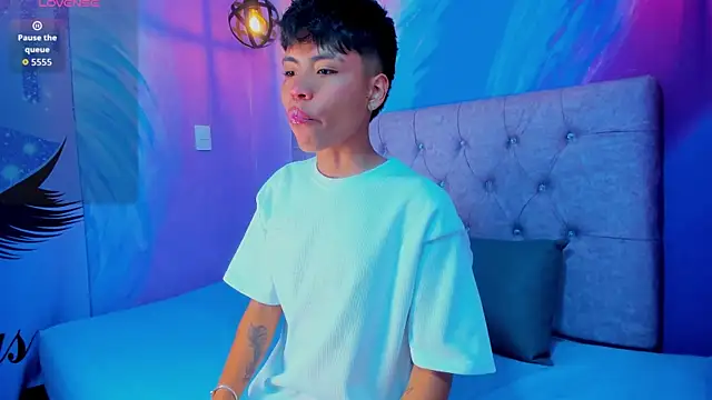 MaxiWildd online show from 04-22-26, 01:01