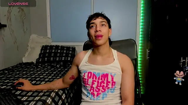 Snapshot of Noxx_starkK chatting on 12-05-25, 03:04 Noxx starkK online show from 12-05-25, 03:04