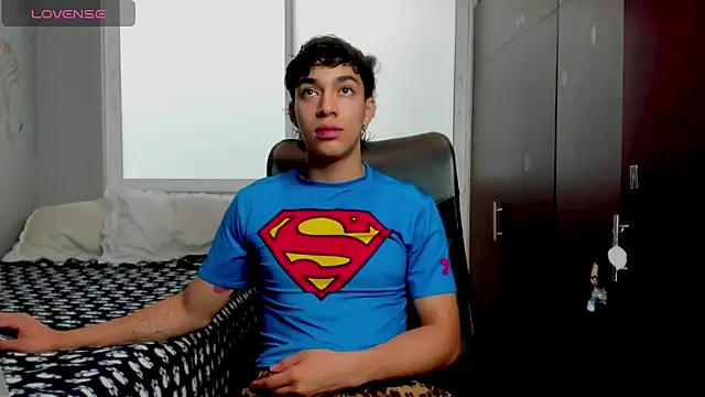 Snapshot of Noxx_starkK chatting on 12-17-25, 06:03 Noxx starkK online show from 12-17-25, 06:03