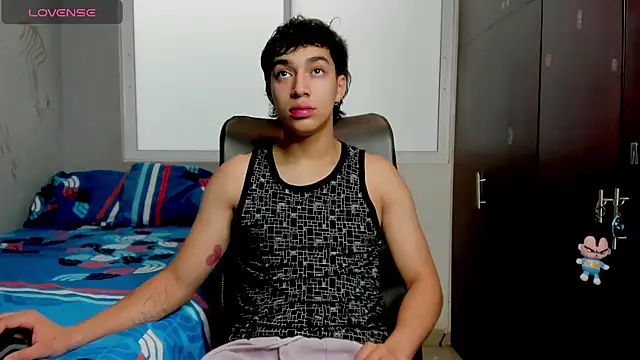 Snapshot of Noxx_starkK chatting on 12-19-25, 06:04 Noxx starkK online show from 12-19-25, 06:04