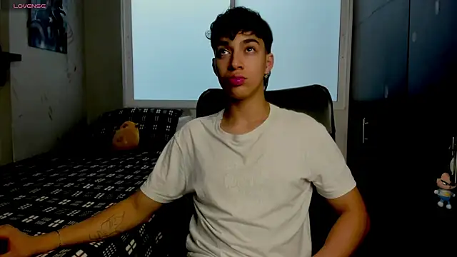 Snapshot of Noxx_starkK chatting on 02-04-26, 06:25 Noxx starkK online show from 02-04-26, 06:25