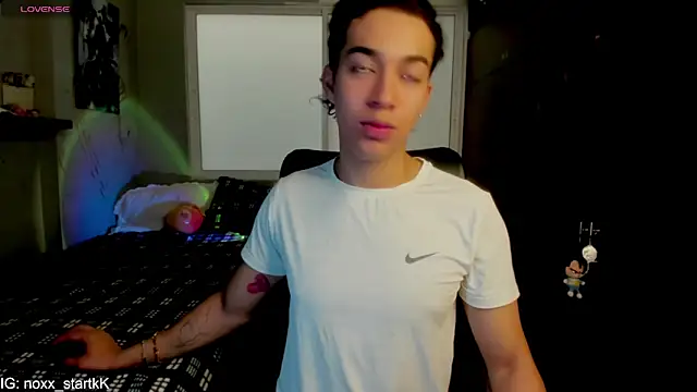 Snapshot of Noxx_starkK chatting on 03-06-26, 06:26 Noxx starkK online show from 03-06-26, 06:26