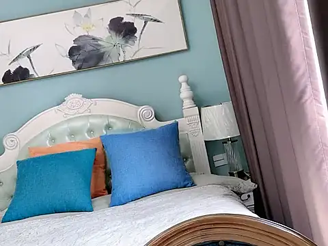 Snapshot of sarah111 chatting on 10-28-25, 03:43 sarah111 online show from 10-28-25, 03:43