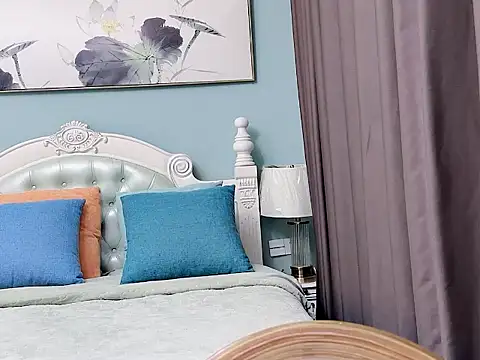 Snapshot of sarah111 chatting on 12-23-25, 04:32 sarah111 online show from 12-23-25, 04:32