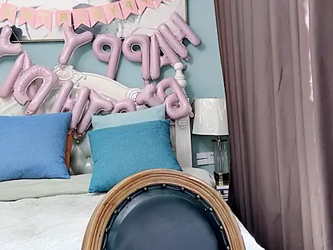 Snapshot of sarah111 chatting on 01-08-26, 03:53 sarah111 online show from 01-08-26, 03:53