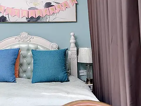 Snapshot of sarah111 chatting on 01-11-26, 03:33 sarah111 online show from 01-11-26, 03:33